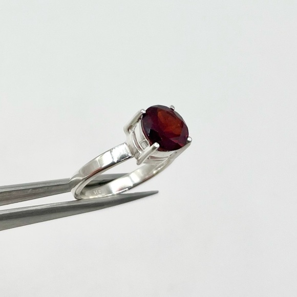 1.25 CT Natural Garnet Solitaire Round Brilliant Cut Sterling Silver Ring - Picture 3 of 4